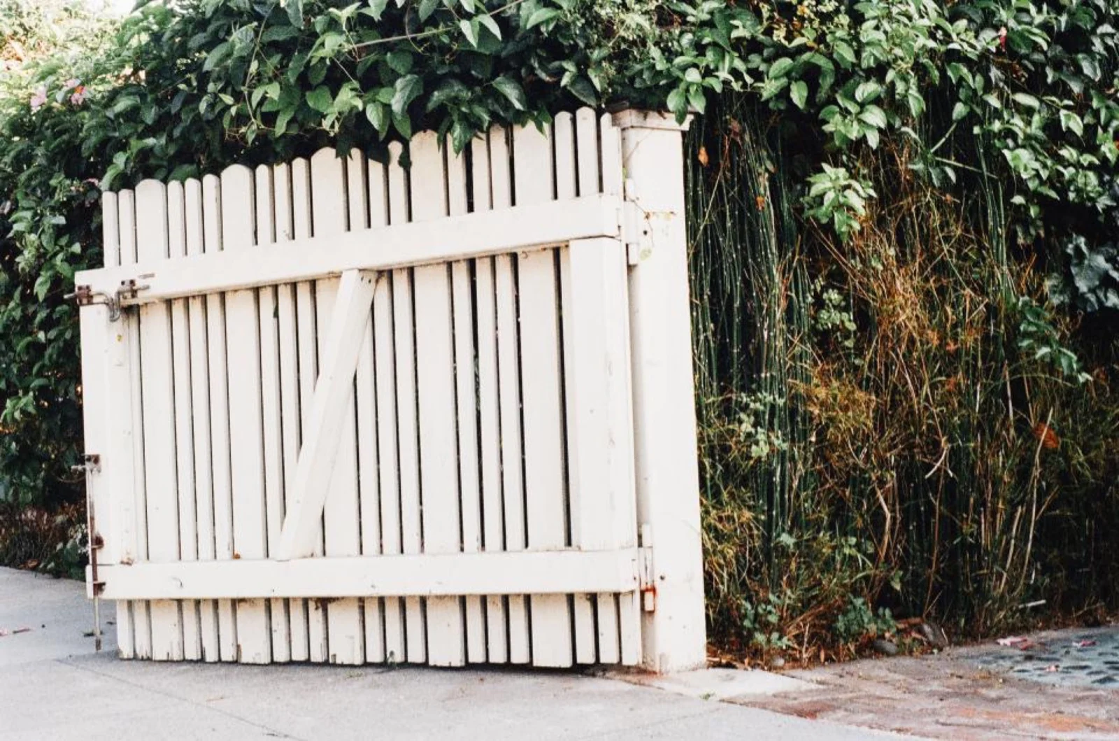 Open picket fencing project by Cedarpost Vinyl Fence